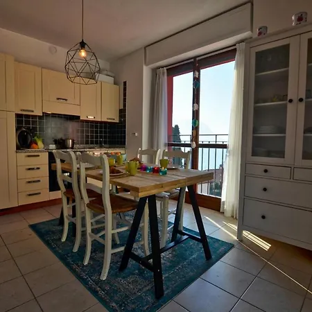 Camelia Apartment